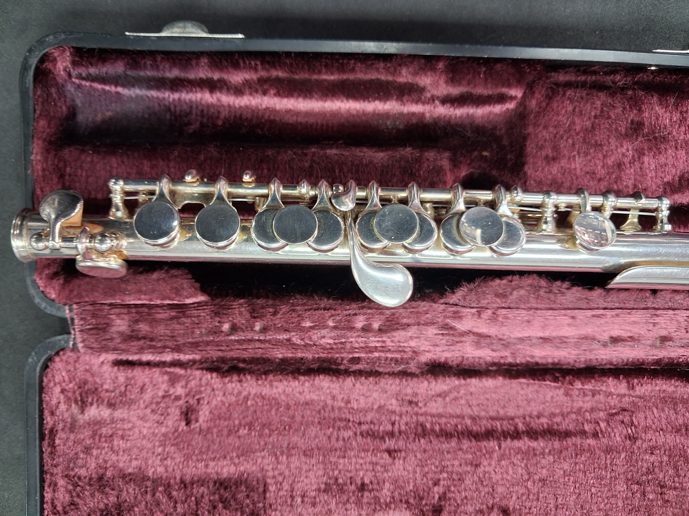 Used Yamaha YPC-30 Metal Piccolo - With Hardshell Case — Detail 1