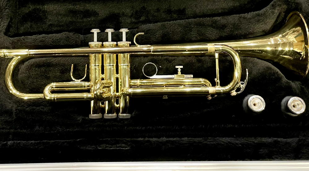 Used Selmer Bundy TR Student Trumpet - With Case and Mouthpiece — Front 2