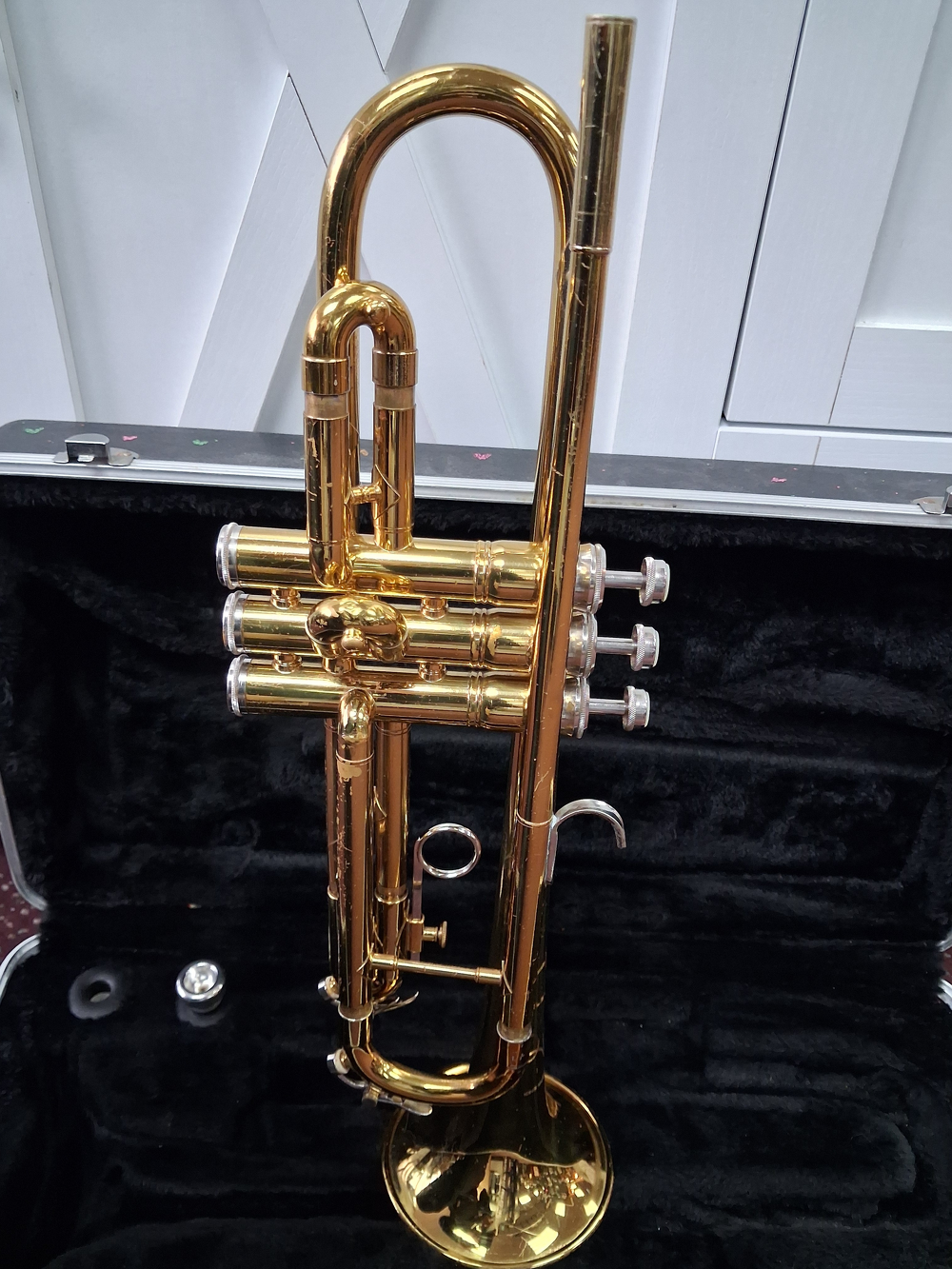 Used King Cleveland (600 Model) Bb Brass Student Trumpet - With Decorated Case and Mouthpiece — front angle