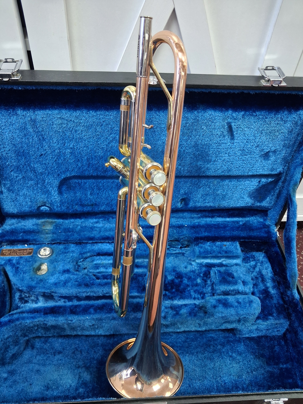 Used Yamaha YTR-634 Professional Brass Trumpet - With Case and Mouthpiece — Side 3