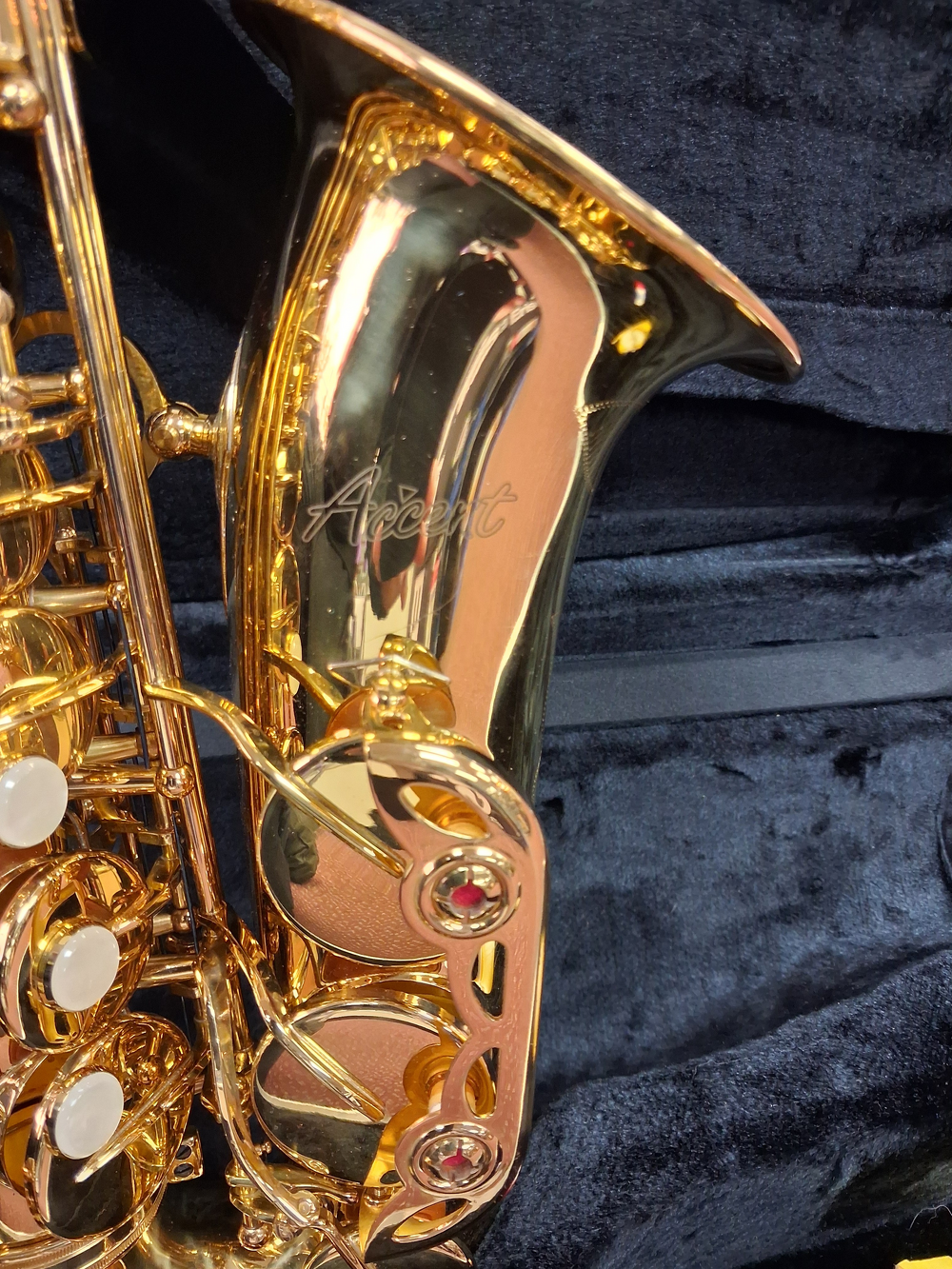Used Accent AS710L Eb Alto Saxophone - With Original Hard-shell Case and Mouthpiece — Side 1