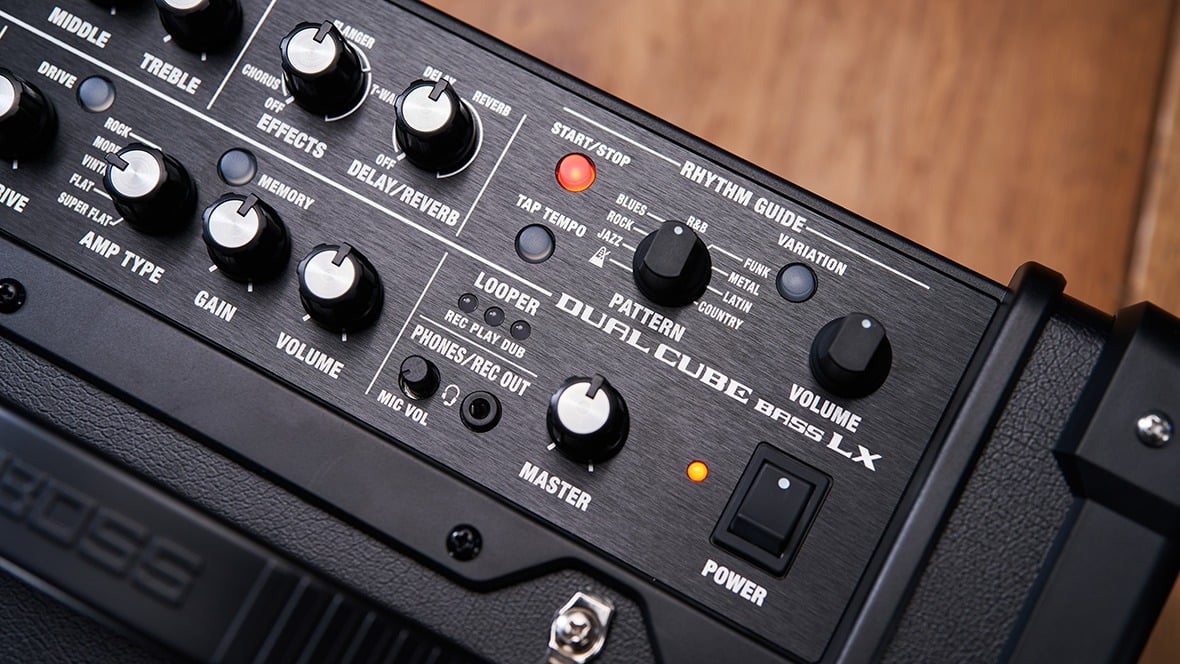Boss Dual Cube Bass LX Amplifier 6