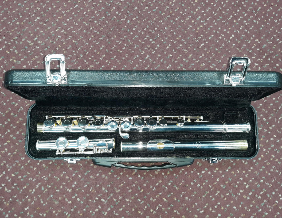 Used Gemeinhardt Model 2SP Student C-Flute - With Case 2