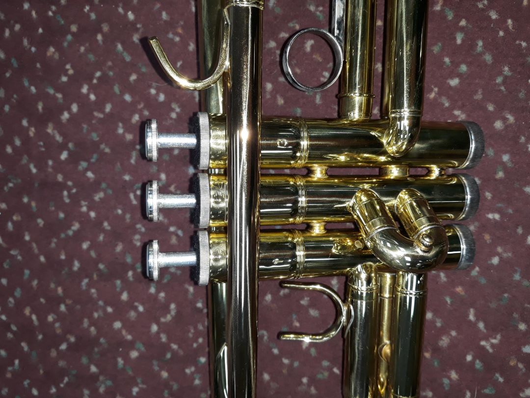 Used Bundy III Bb Brass Trumpet - With Hard Shell Case and Blessing 7C Mouthpiece 8