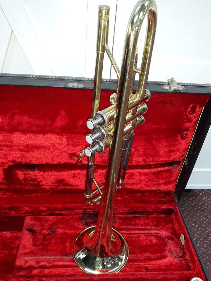 Used Jupiter Student Brass Bb Trumpet - With Hardshell Case and Mouthpiece 4