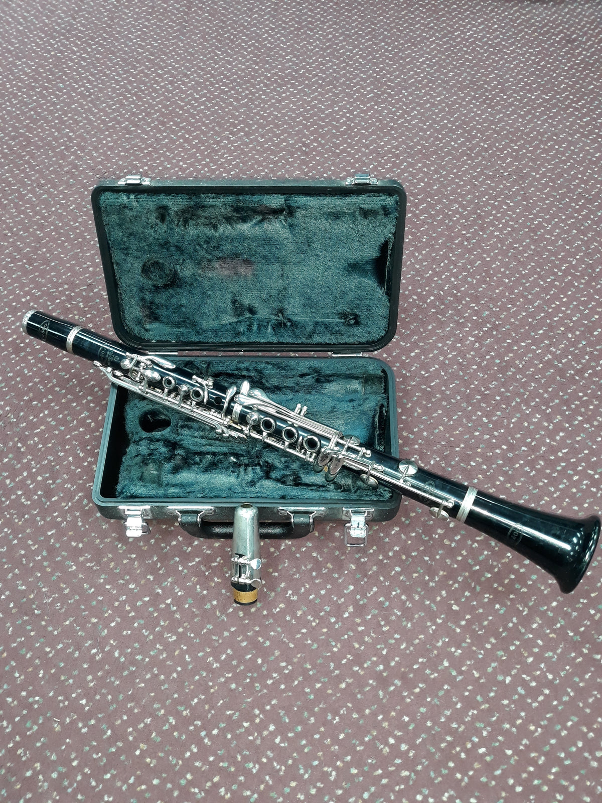 Used Vito Bb ABS Resin Clarinet - With Case and Mouthpiece. 4