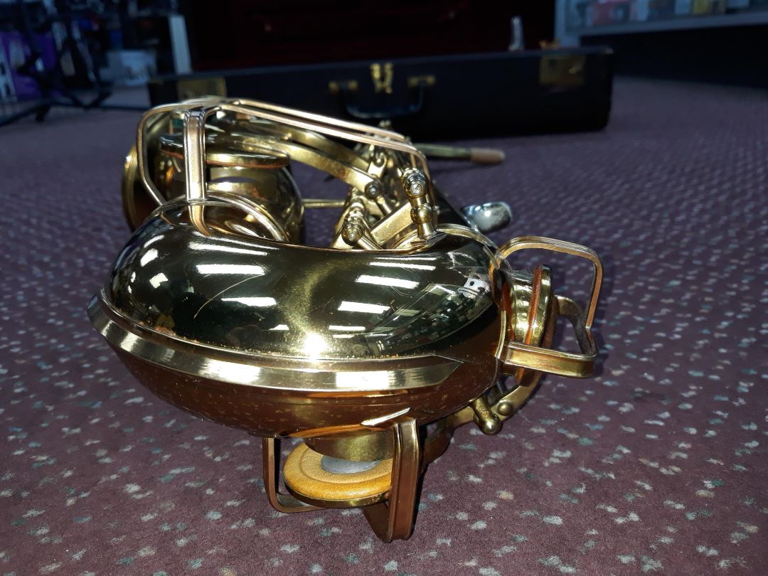 Used Buescher Aristocrat Big \"B\" Series II Brass Lacquer Alto Saxophone 4