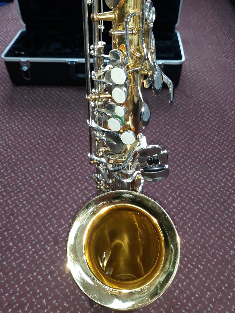 Used Bundy BAS-300 Eb Alto Saxophone - With Case & Mouthpiece 4