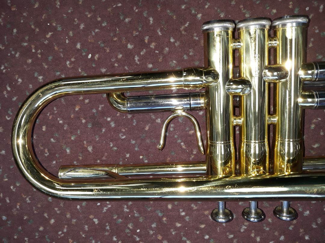 Used Jupiter JTR-600 Bb Brass Trumpet - With Hardshell Case and Mouthpiece 3