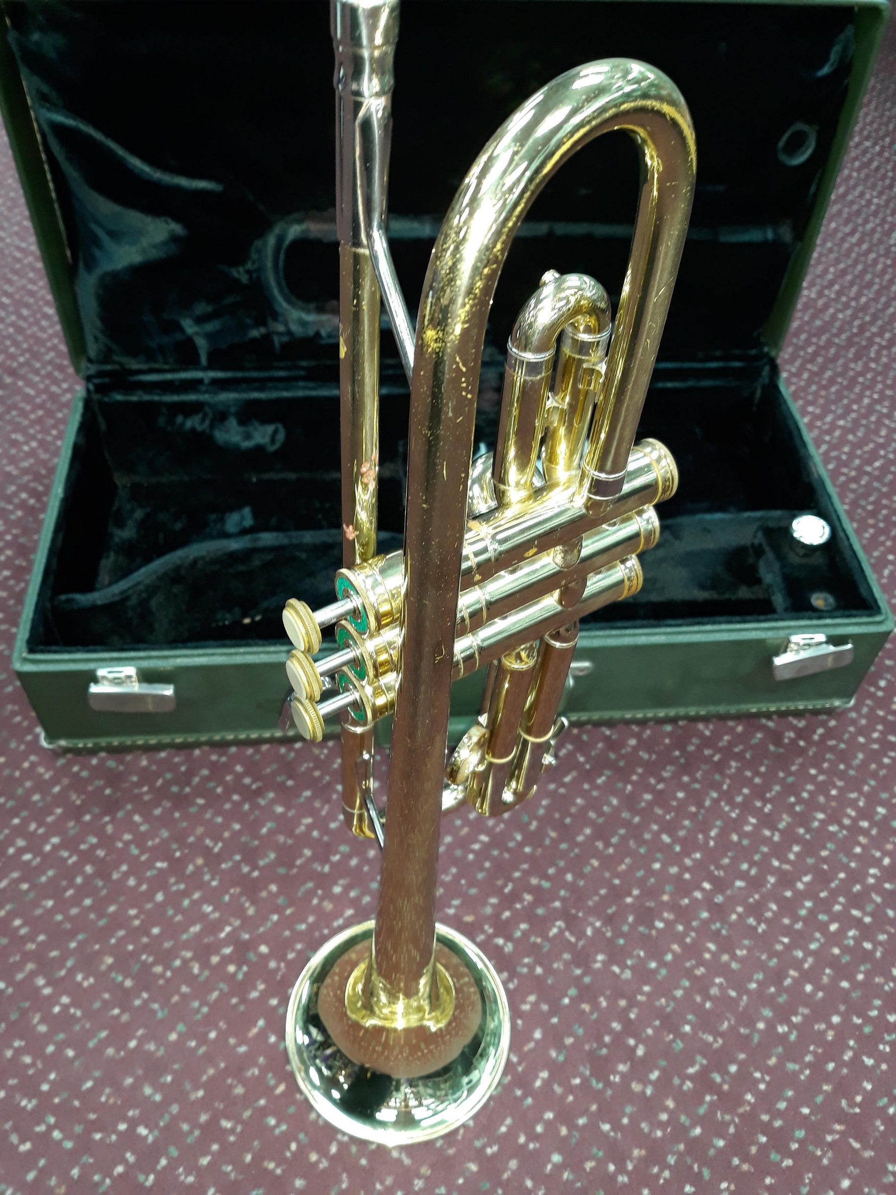 Used Holton T-602 \"Collegiate\" Bb Trumpet - With Case and Mouthpiece 6