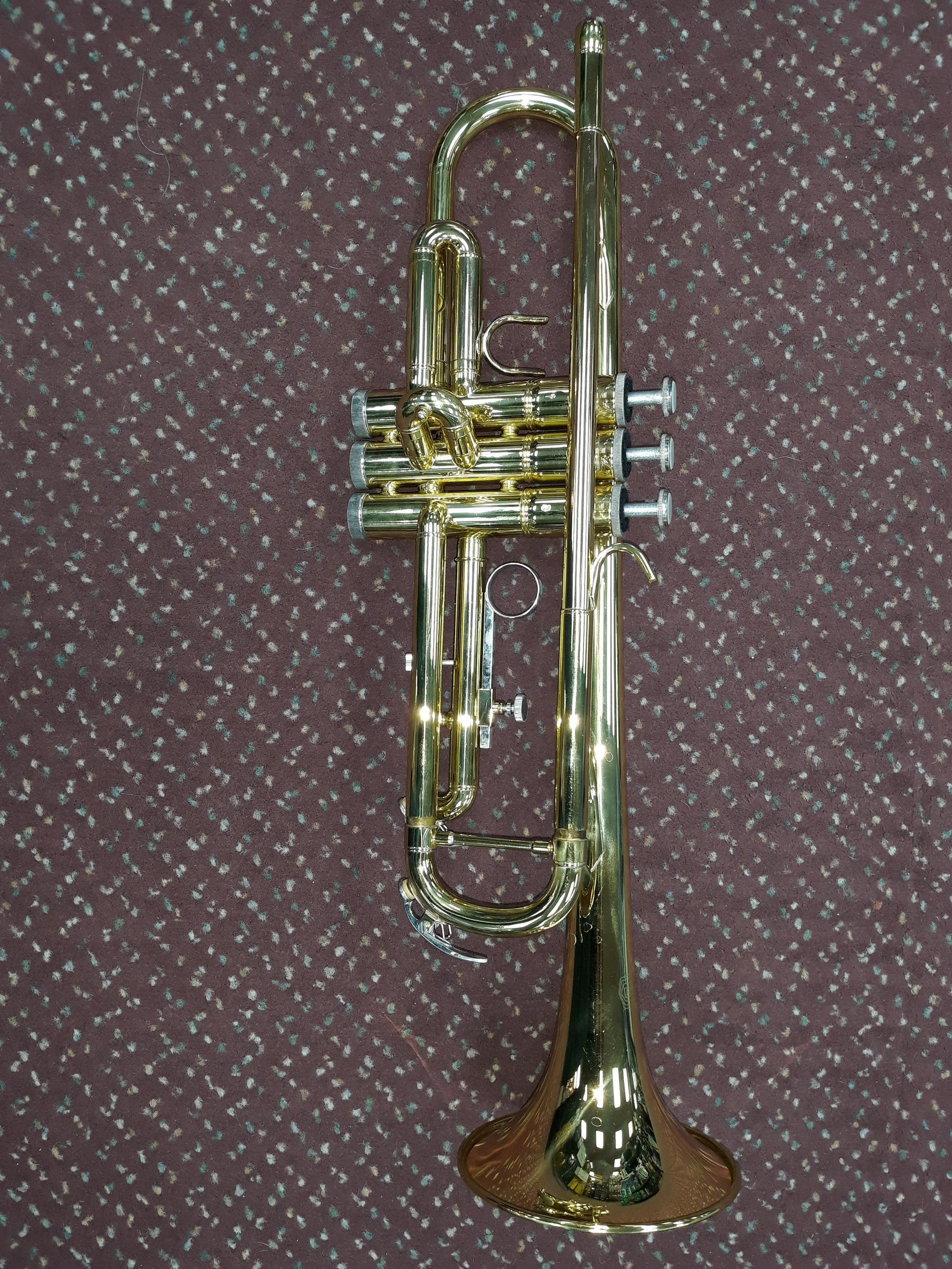 Used Bundy III Bb Brass Trumpet - With Hard Shell Case and Blessing 7C Mouthpiece 4