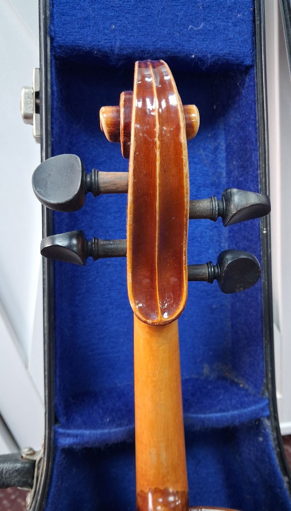 Used E.R. Pfretzschner Model PA241 3/4 Violin - With Case and Bow 9
