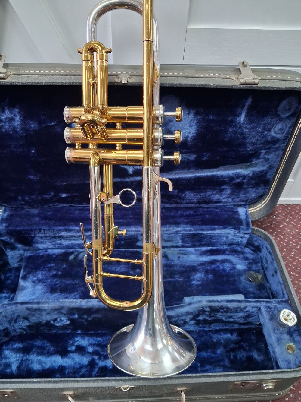 Used Huttl Artist Bb Trumpet - With Hardshell Case and Bach Mouthpiece 2