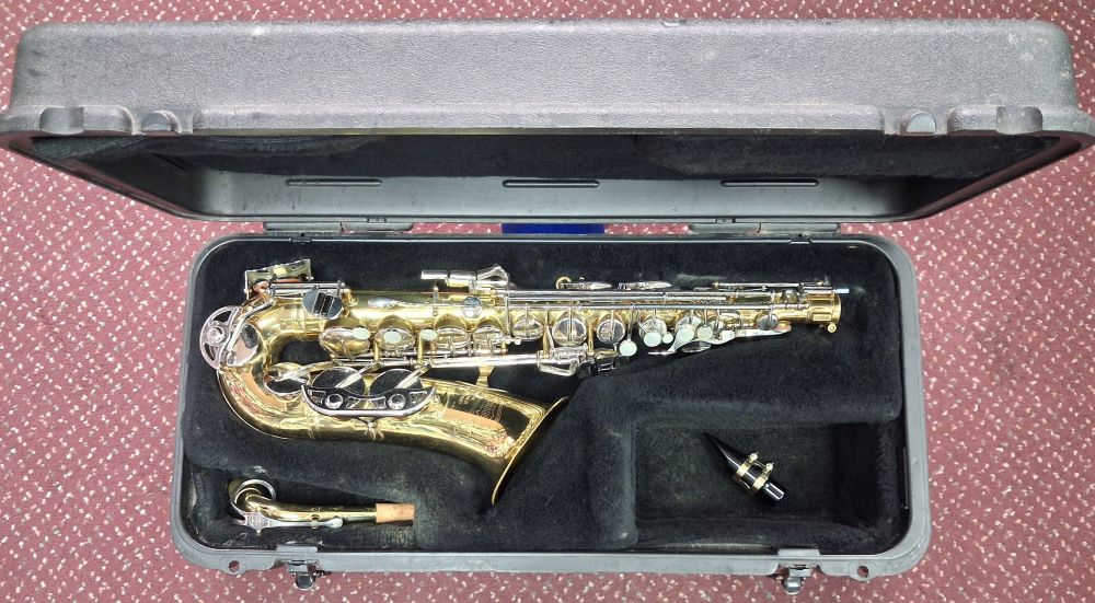 Used Selmer Bundy II Eb Alto Saxophone - With Hardshell Case and Mouthpiece